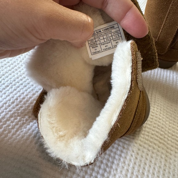 Ugg Baby/Toddler boots in Chestnut - size 4/5 - Picture 6 of 12